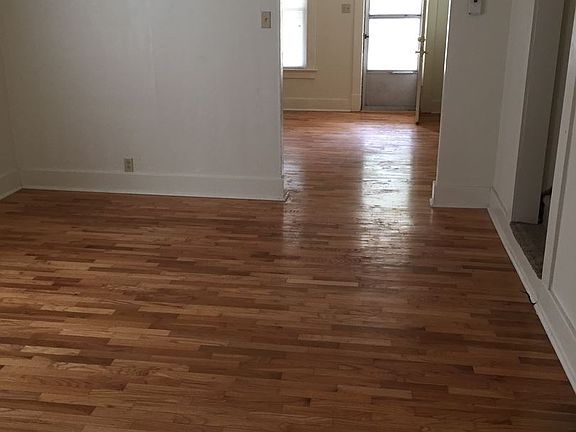 3rd image of 415 E Cape Rock Dr