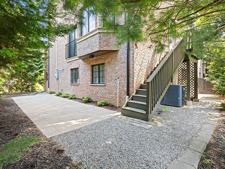 40 E Oakdene Ave #B — Photo 36