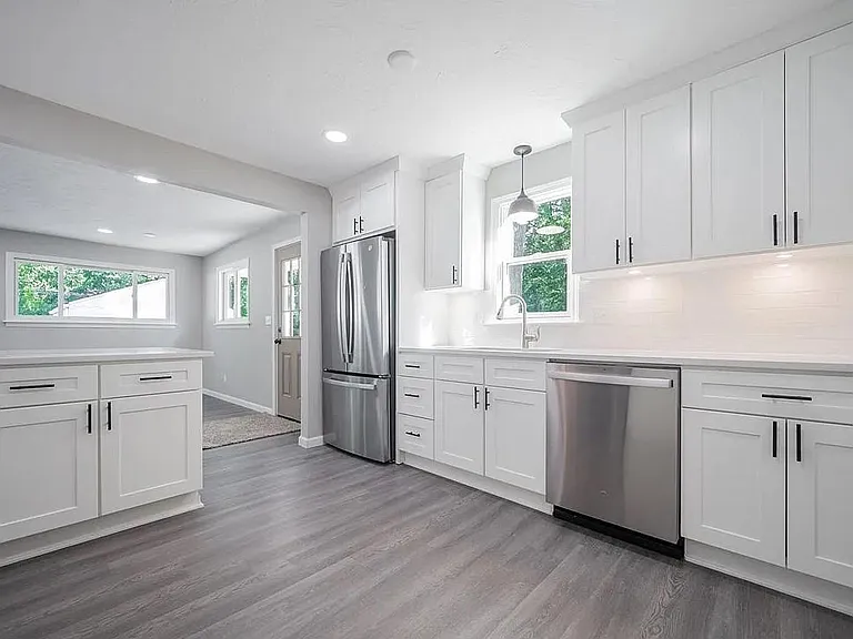 335 Inwood Blvd — Photo 6
