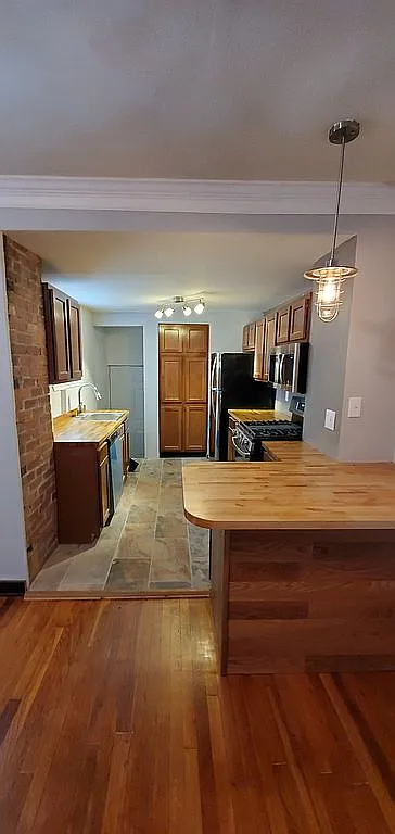 1663 Jancey St photo 1