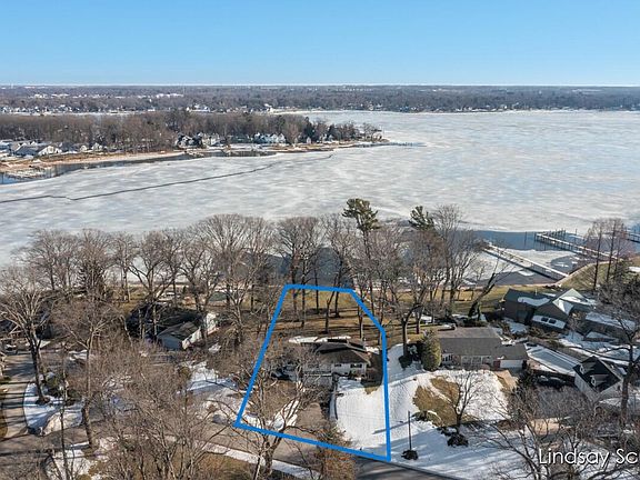 2nd image of 946 Sycamore Dr