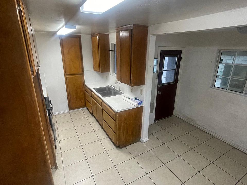 1st image of 2127 1/2 Pine St