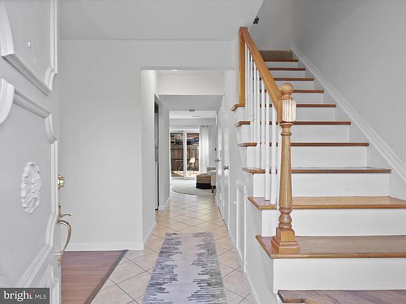 3rd image of 246 N Stevenson Sq