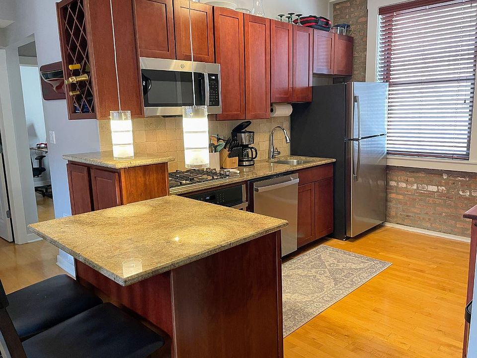 1st image of 909 W Cornelia Ave #3F