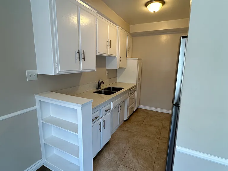 1355 N Poinsettia Pl #8 — Photo 6
