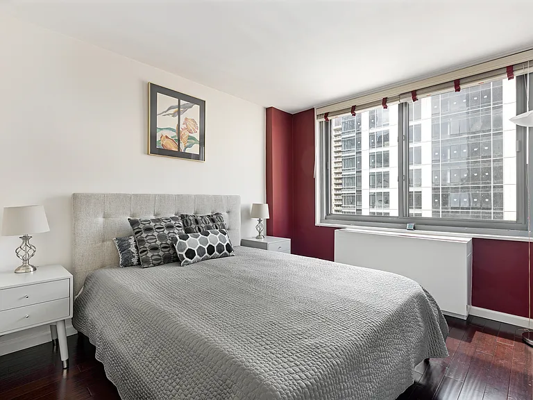 2025 Broadway #15B — Photo 1