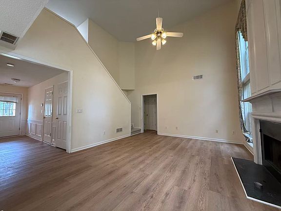 3rd image of 2585 Davenport Park Dr