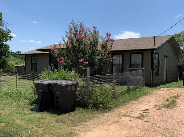 904 Carey Ave, Brady, TX 76825