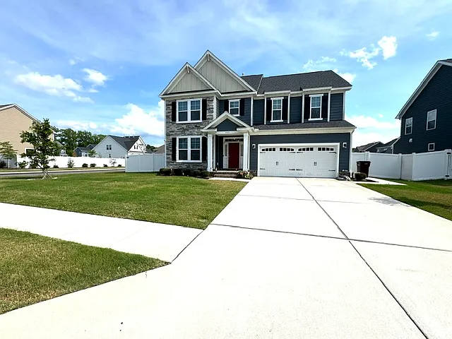 4 bed, 2870 sqft, $4,200 — Photo 3