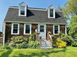 99 Maple Ave, Middletown, RI 02842