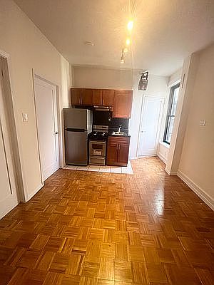 1st image of 260 6th Ave #27