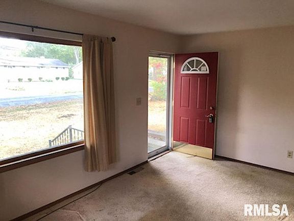 3rd image of 2407 N Northcrest Dr