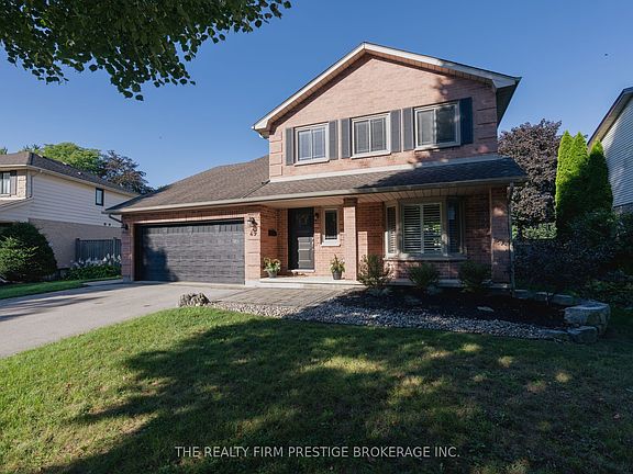 3rd image of 49 Whisperwood Cres