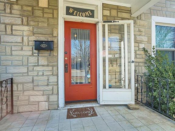 4th image of 1023 Palm Ave NW