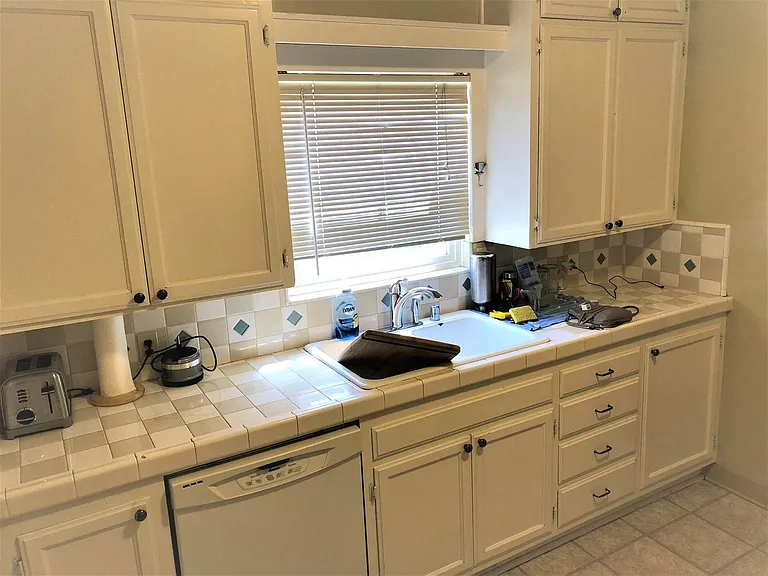 1160 Palm Ave — Photo 10