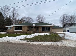 321 Blaisdell Ave, Hatley, WI 54440