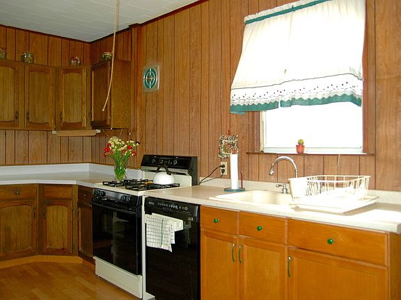 4th image of 53 Violet Ave