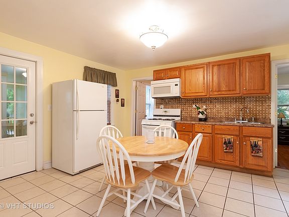 3rd image of 313 Lake St