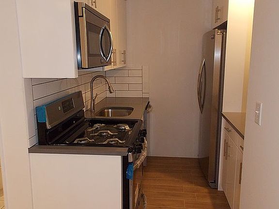 4th image of 8106 Avenue 141