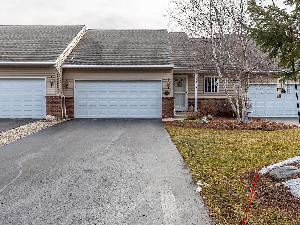 1st image of 324 Barrington Cir #28