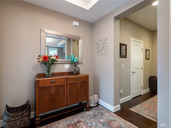 5th image of 1323 37th Street Pl SE