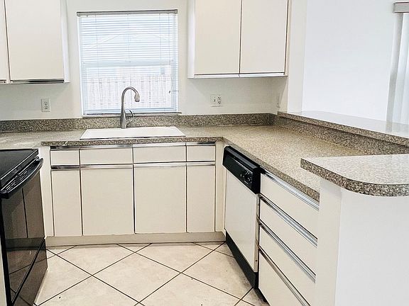 3rd image of 10616 Lago Welleby Drive