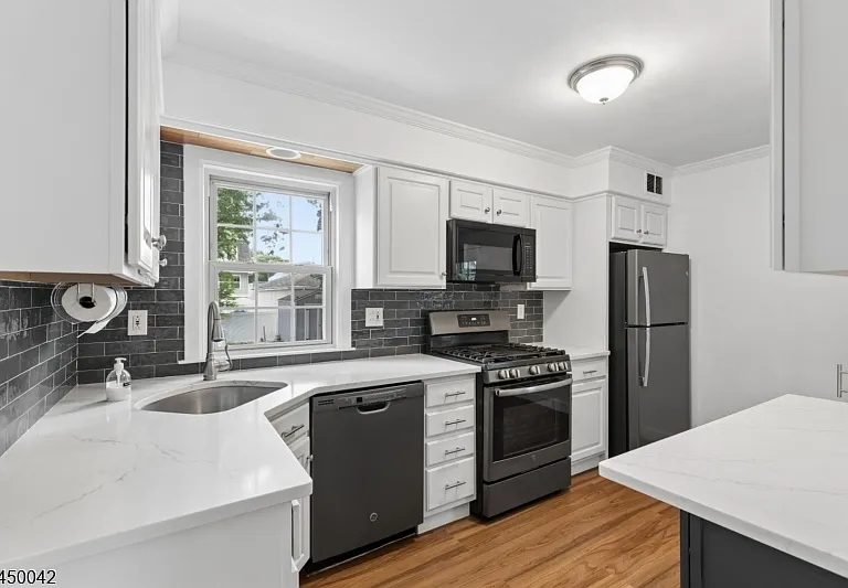 149 Severin Ct — Photo 6
