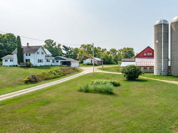 E7051 Little Creek Rd, Manawa, WI 54949