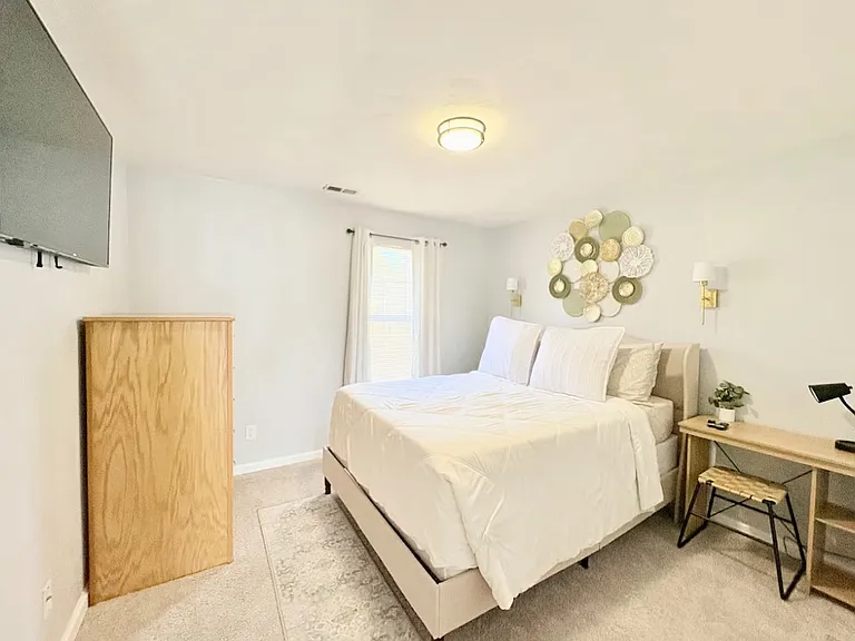 Clover Meadows Dr — Photo 6