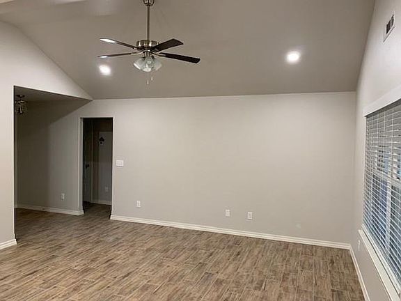 4th image of 2748 S Olive Ct
