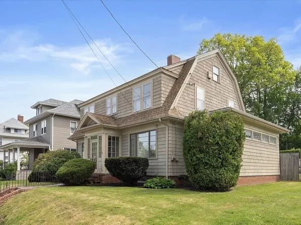 393 Langley St, Fall River, MA 02720
