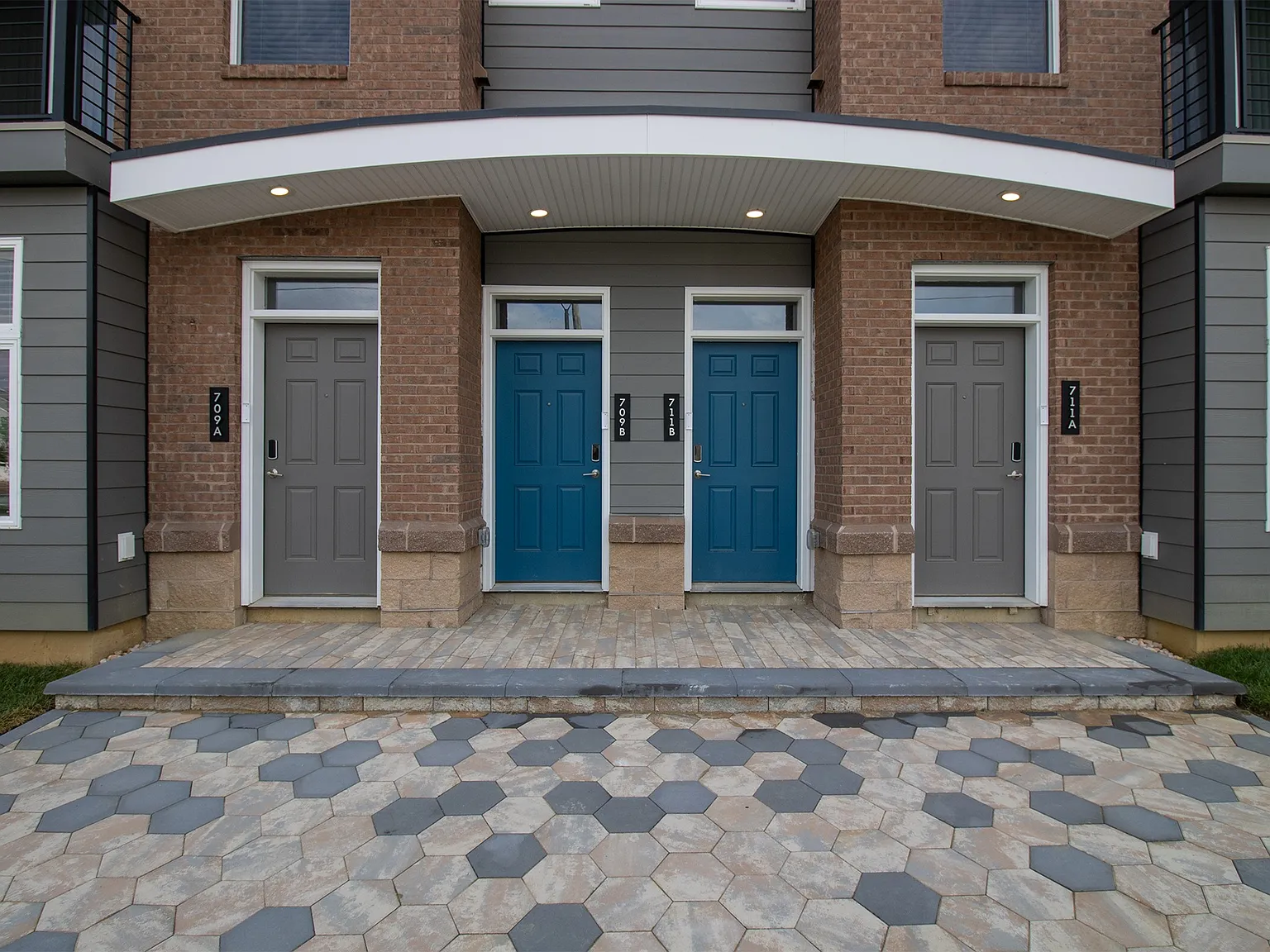 Lincoln Center Townhomes — Photo 4