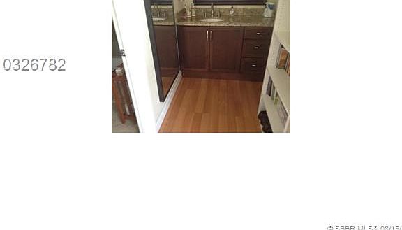 5th image of 865 Crystal Lake Dr