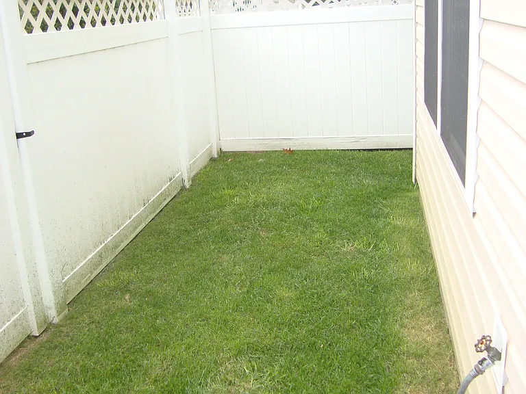 709 Valentine Ln — Photo 2