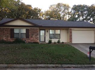 6402 Springfield Dr, Arlington, TX 76016