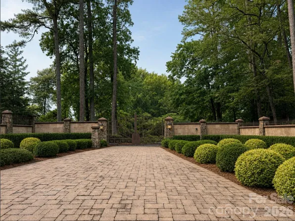 139 Hollen Ln, Mooresville, NC 28117