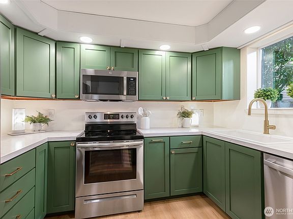 4th image of 19123 Ballinger Way NE #102