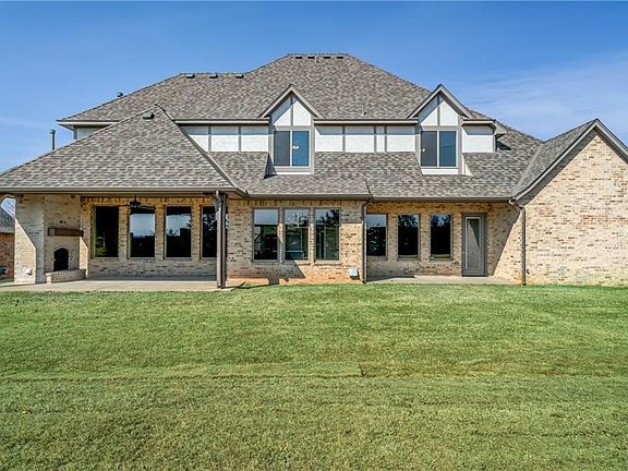 3rd image of 516 Country Club Dr