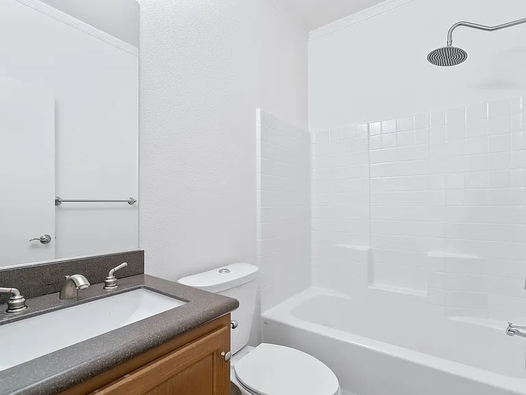 320-328 California St — Photo 17