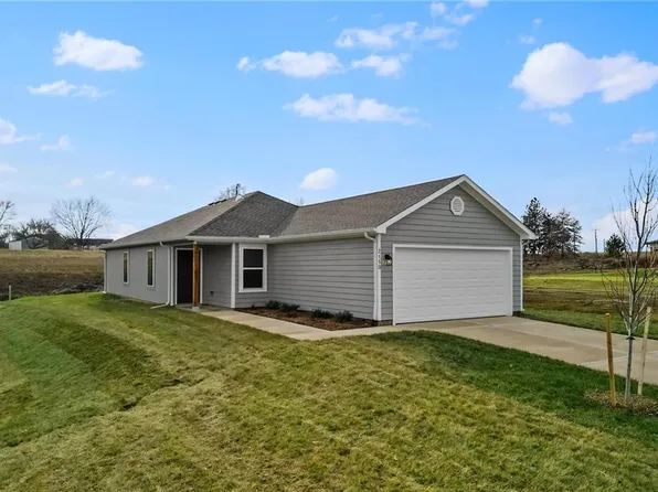 2150 Woodfield Dr, Tonganoxie, KS 66086