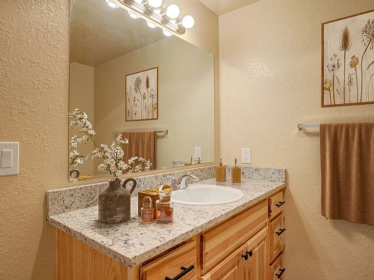 BROOK HOLLOW APARTMENTS — Photo 18