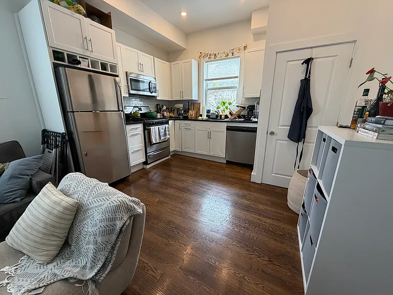 376 Windsor St #2 — Photo 3