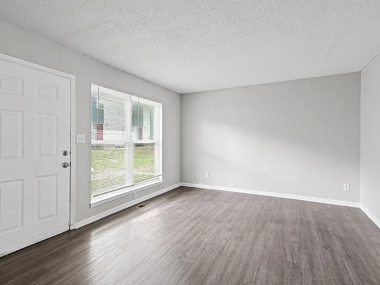 Redwood Village Townhomes — Photo 9