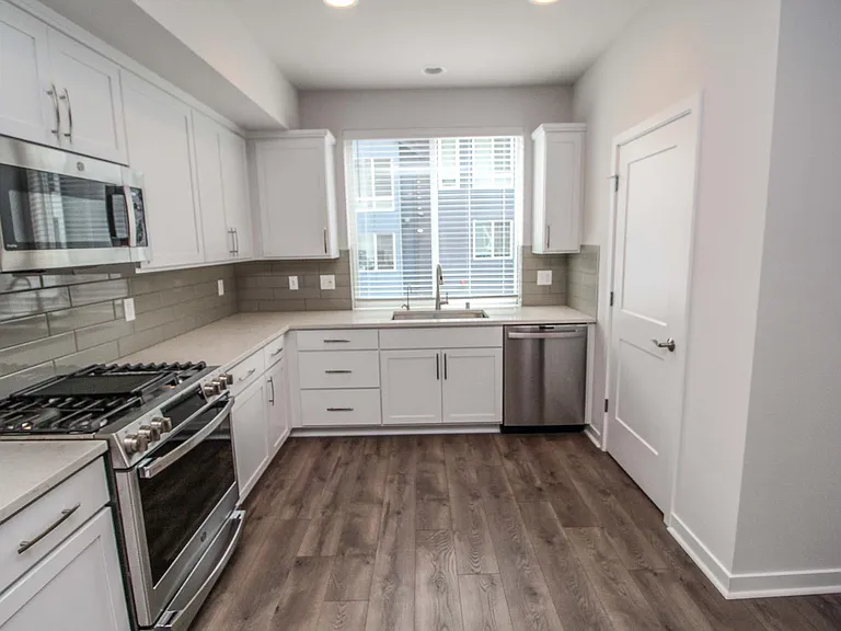 10942 NE 189th Pl #G — Photo 5