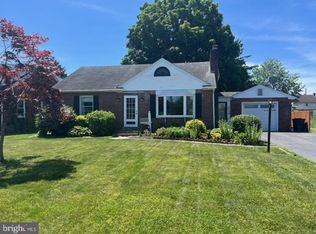 2016 Manor Ridge Dr, Lancaster, PA 17603