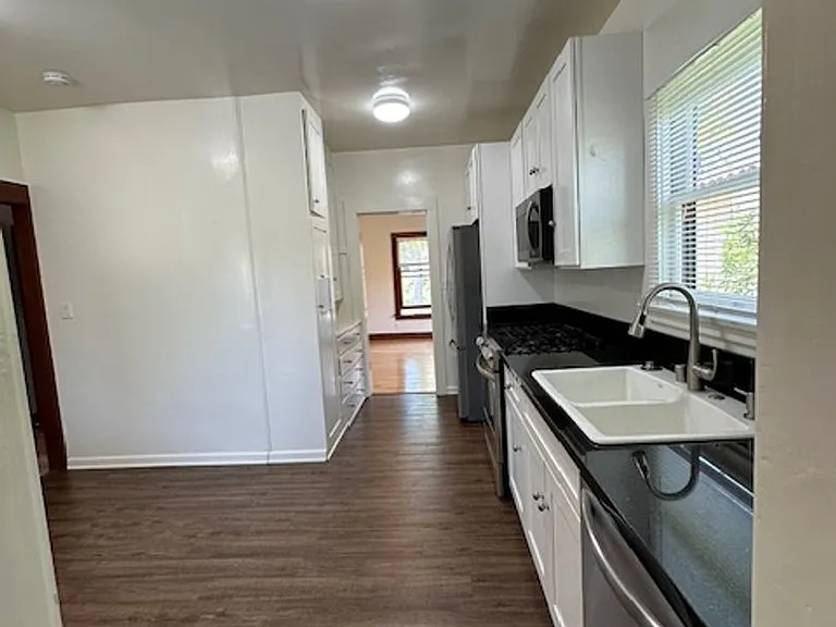 1409 Lyndon St — Photo 4