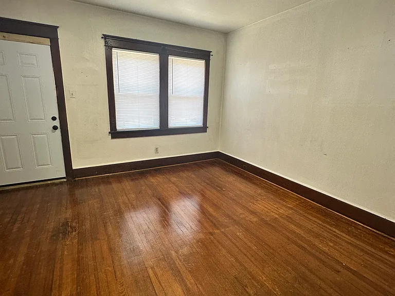 7 S Burhans Blvd — Photo 13