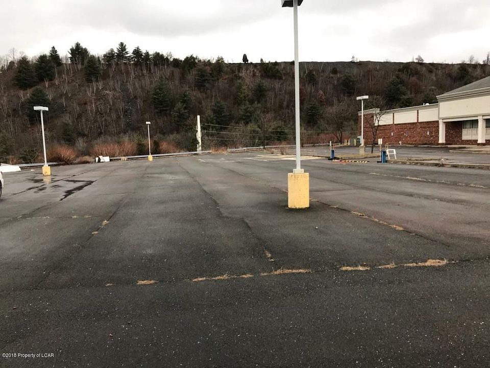 2nd image of 901 E Broad St