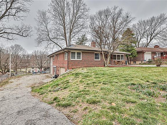 3rd image of 401 E Bellevista Dr