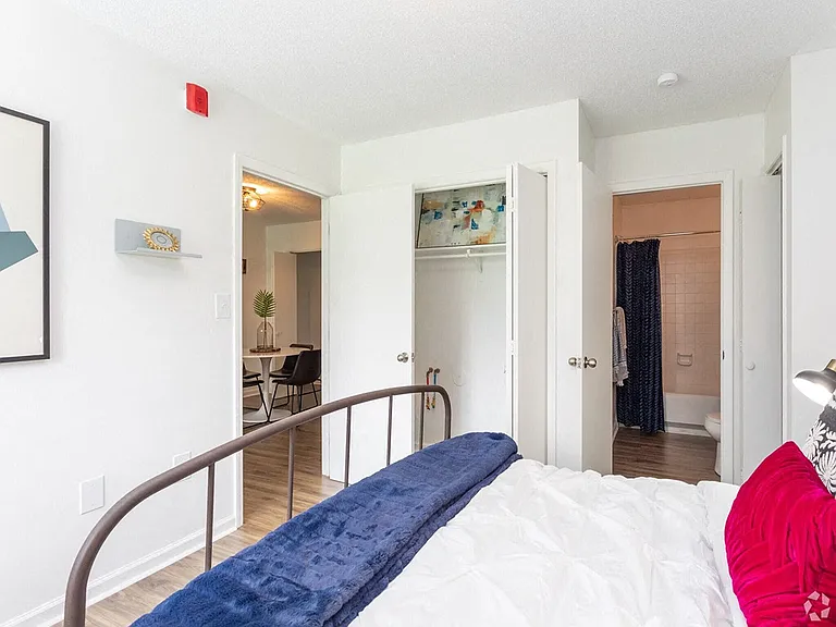 Capital Flats & Magnolia Square Apartments — Photo 6